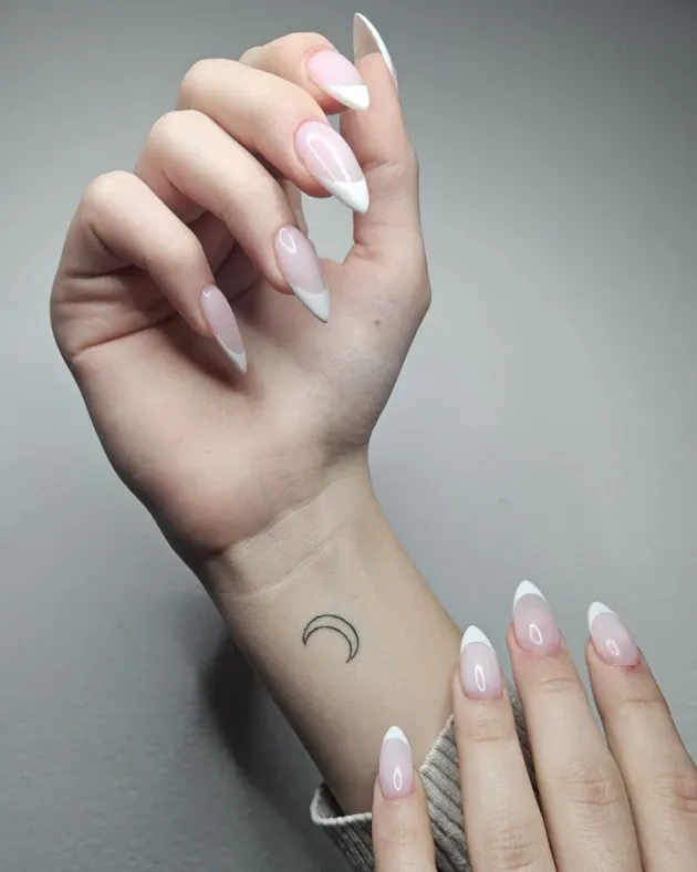 Поддръжка на изградени или укрепени (къси нокти) - Reservation.Studio