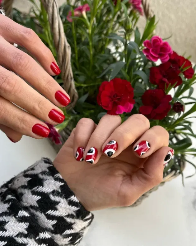 Маникюр с Гел лак (Къси нокти) - Reservation.Studio Маникюр с Гел лак (Къси нокти) - Reservation.Studio