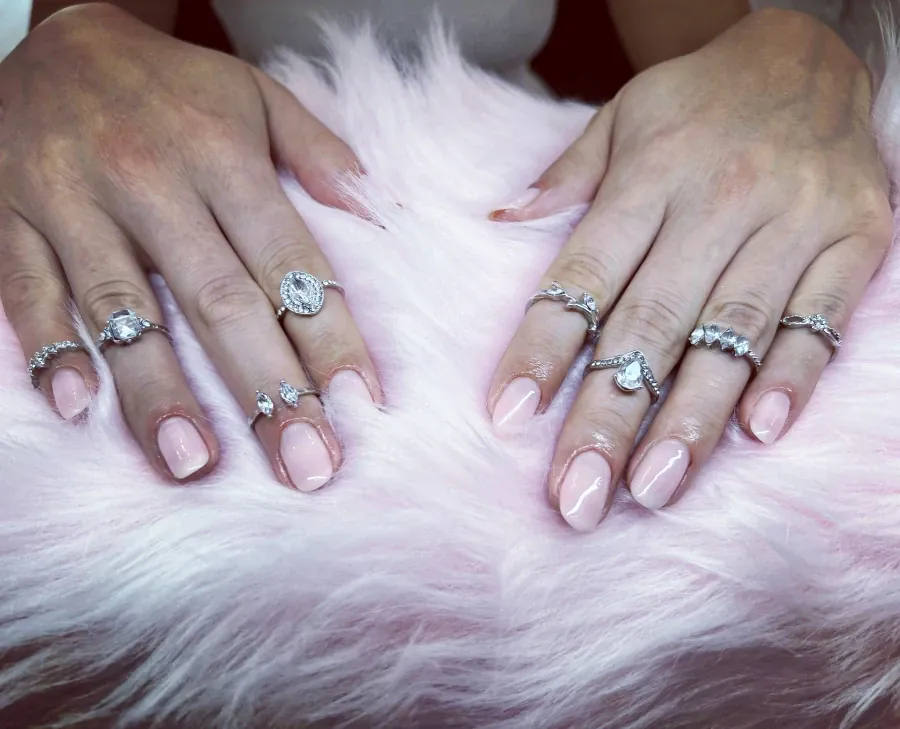 Маникюр с гел лак - Reservation.Studio