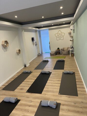 Йога студио “Re-fresh” Йога студио “Re-fresh”