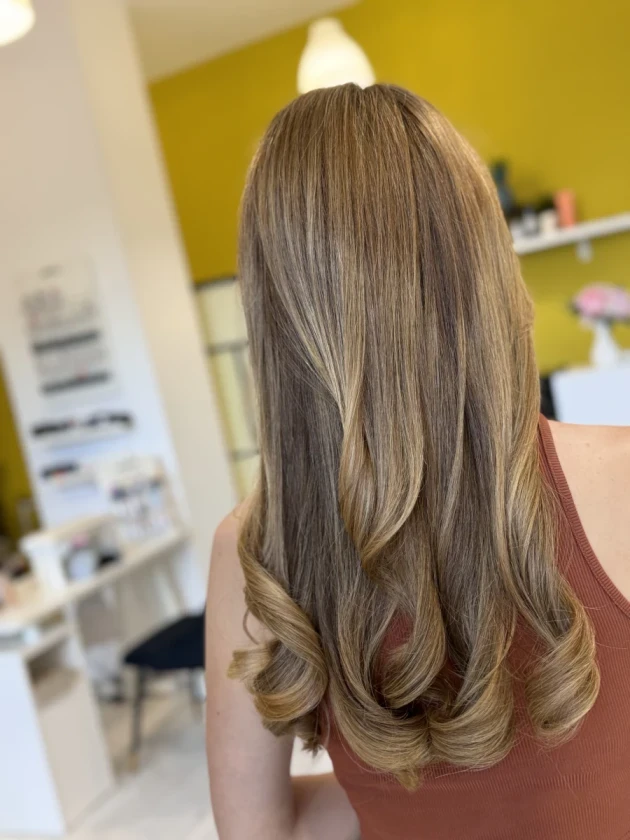 Боядисване+ подстригване +стайлинг - Reservation.Studio Боядисване+ подстригване +стайлинг - Reservation.Studio